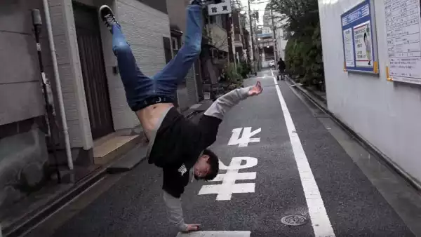 Video: Japanese breakdancing champion takes on hand hops world records